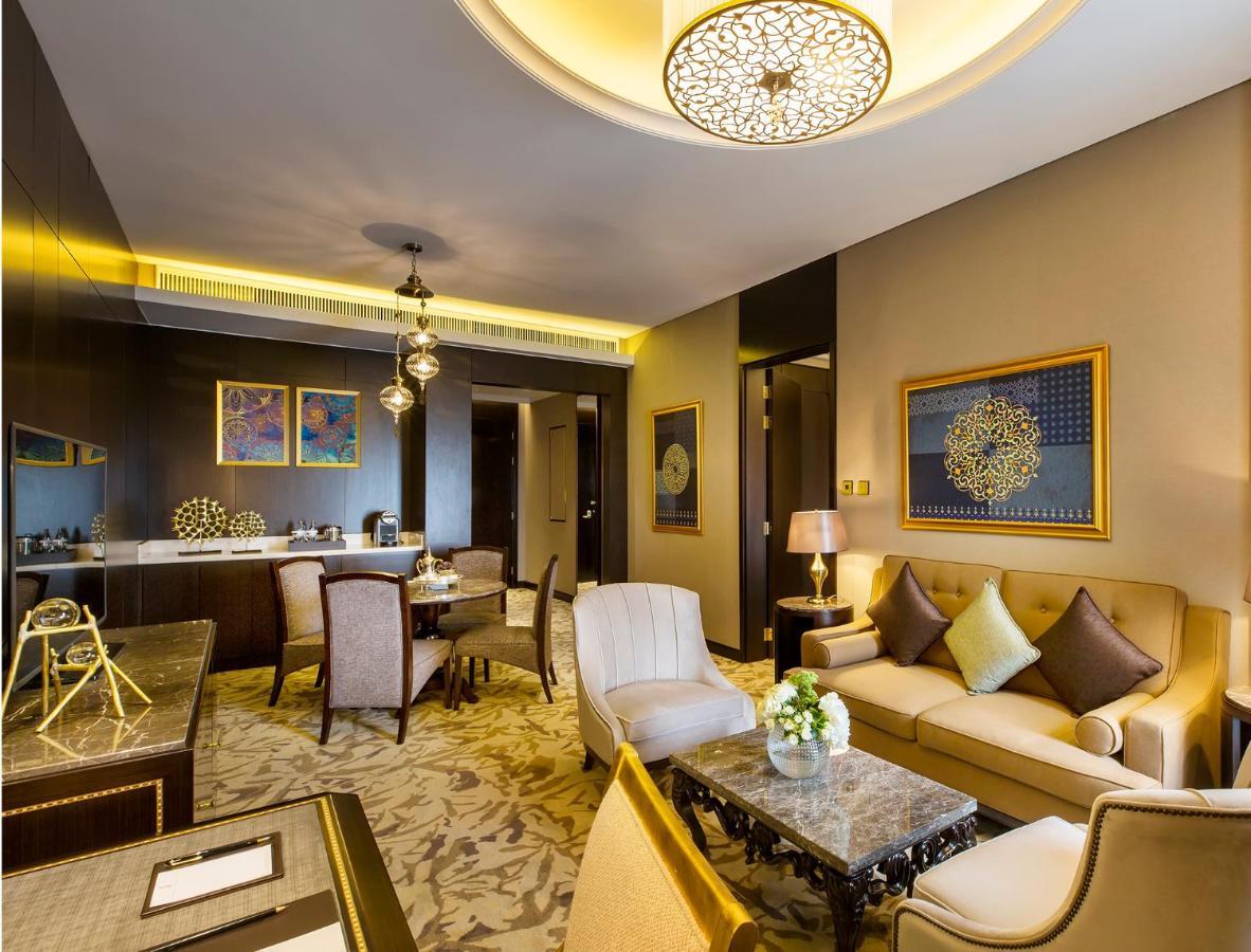 Ezdan Palace Hotel Doha Exterior foto A suite at the hotel
