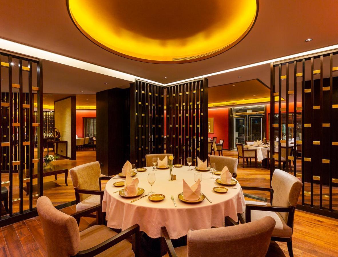Ezdan Palace Hotel Doha Exterior foto The interior of the restaurant